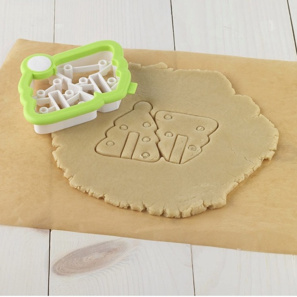 NEW Sweet Creations 3D Christmas Tree Cookie Cutter - Picture 3 of 4